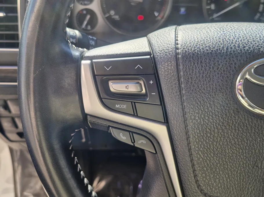 2020 Toyota Land Cruiser Grand Touring 