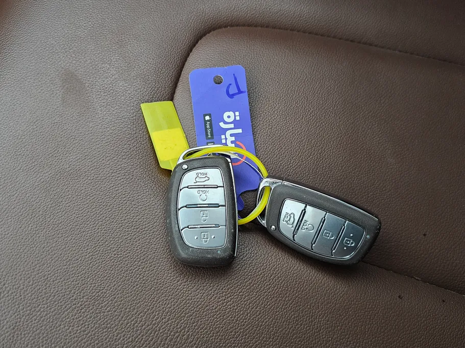 2023 Hyundai Creta Comfort (Two Tone) 