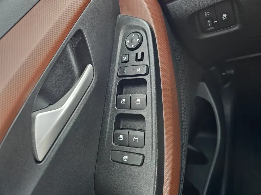 2023 Hyundai Creta Comfort (Two Tone) 