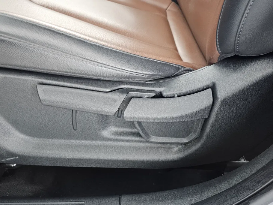 2023 Hyundai Creta Comfort (Two Tone) 