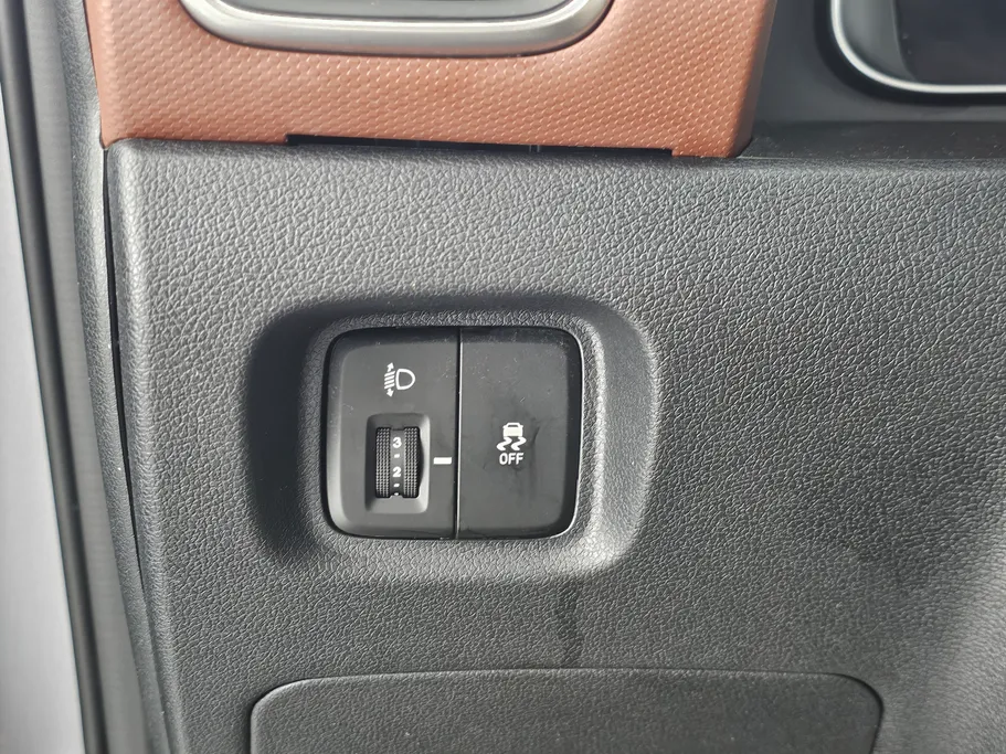 2023 Hyundai Creta Comfort (Two Tone) 