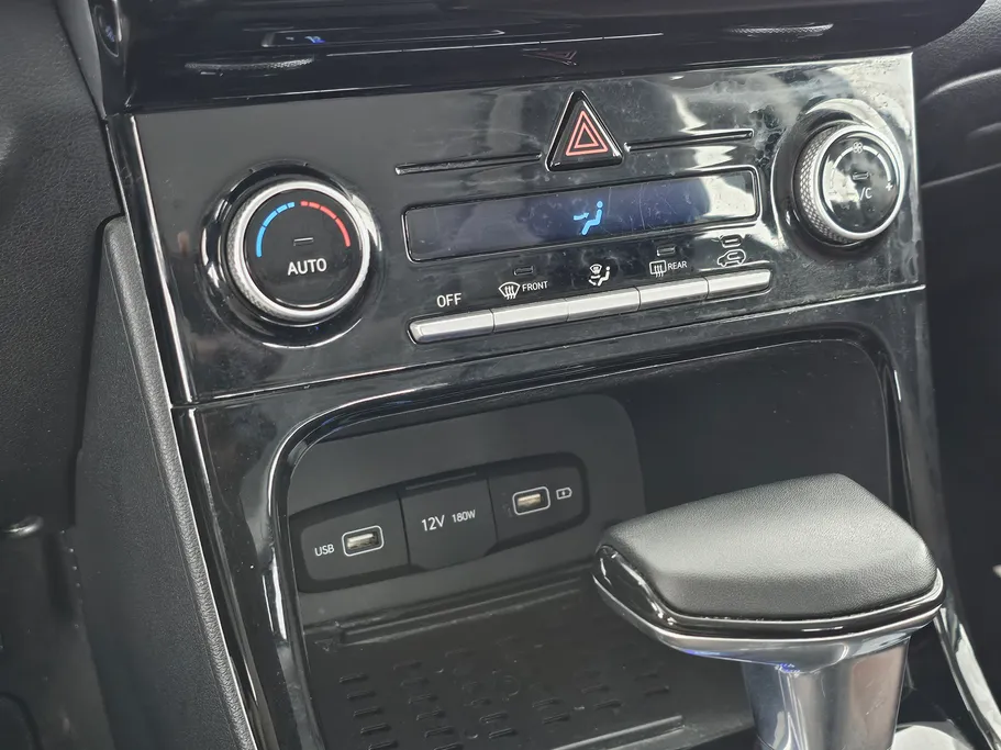 2023 Hyundai Creta Comfort (Two Tone) 