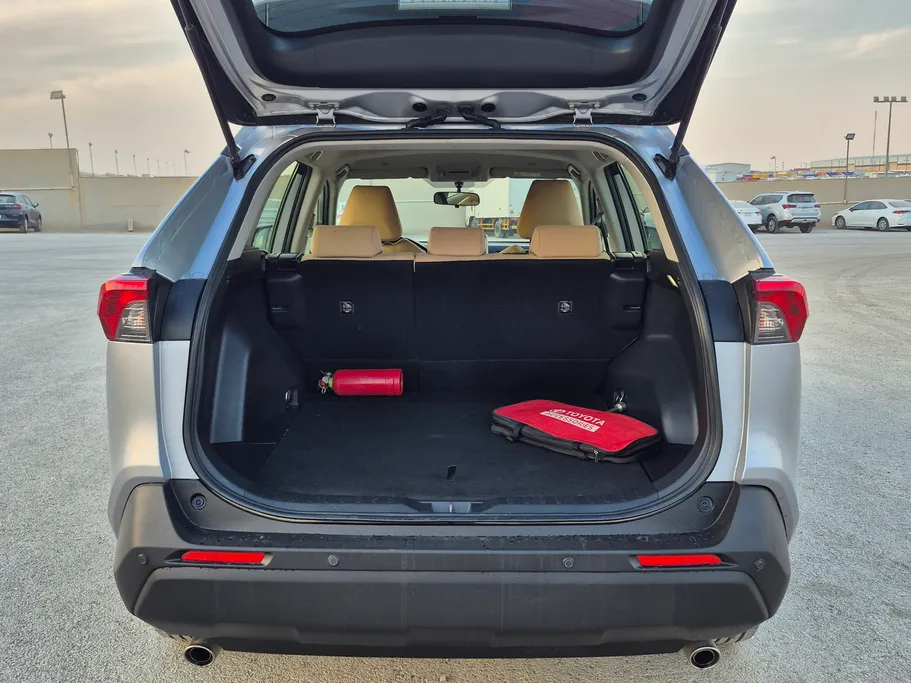 تويوتا راف فور LE 2023 