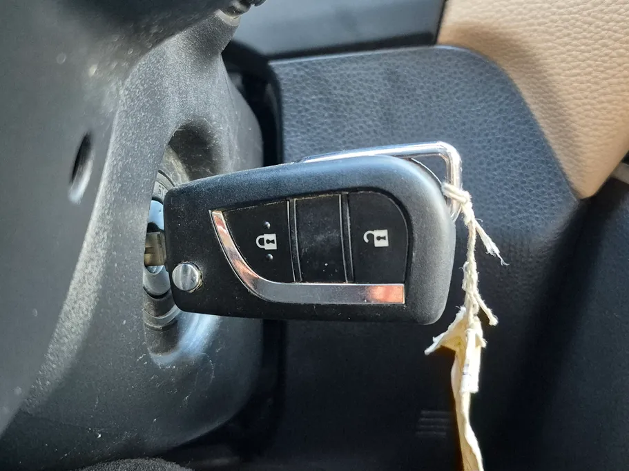 تويوتا راف فور LE 2023 