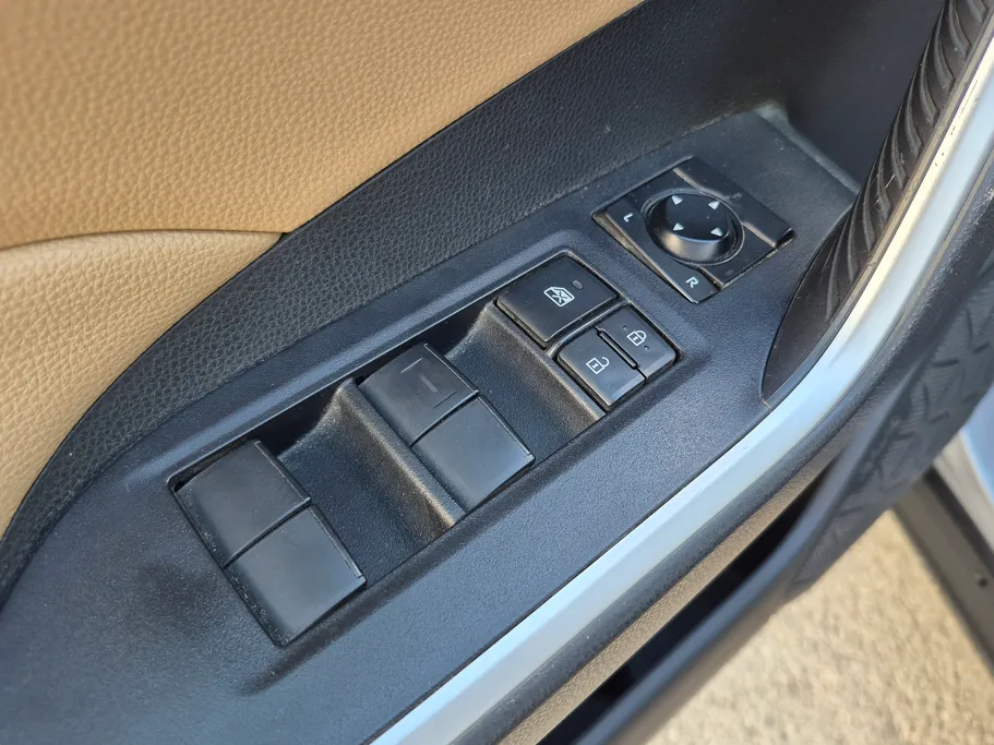 تويوتا راف فور LE 2023 