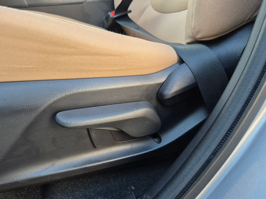 تويوتا راف فور LE 2023 