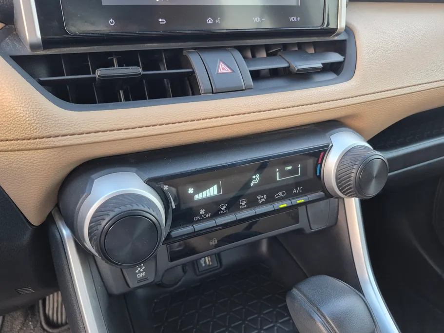 تويوتا راف فور LE 2023 