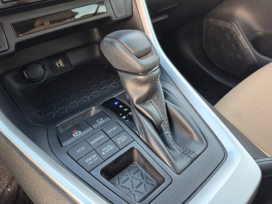 تويوتا راف فور LE 2023 