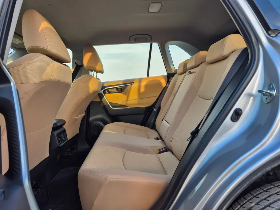 تويوتا راف فور LE 2023 