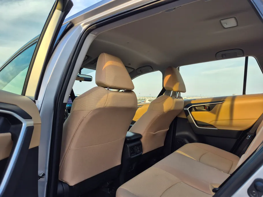 تويوتا راف فور LE 2023 