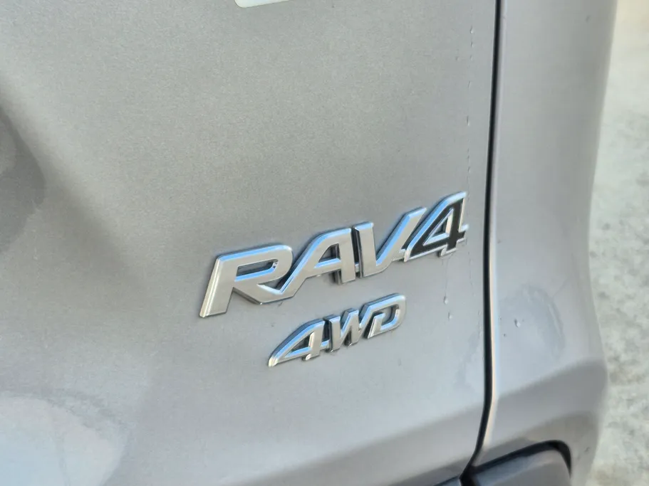 تويوتا راف فور LE 2023 