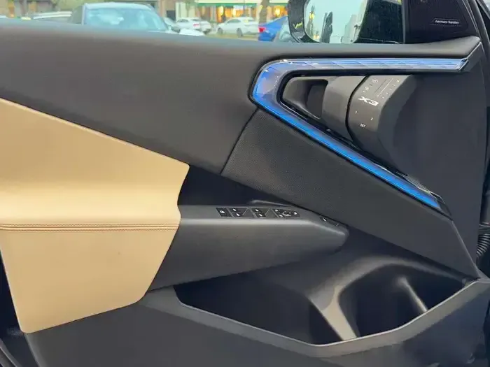 بي ام دبليو الفئة اكس 3 xDrive 20 2025 