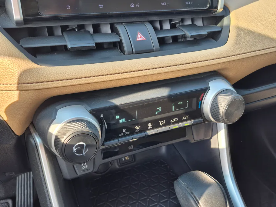 تويوتا راف فور LE 2023 