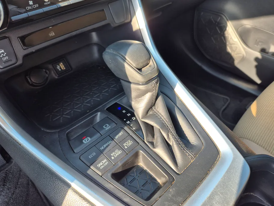 تويوتا راف فور LE 2023 