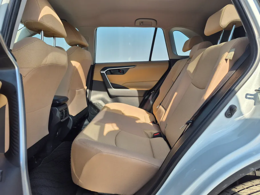 تويوتا راف فور LE 2023 