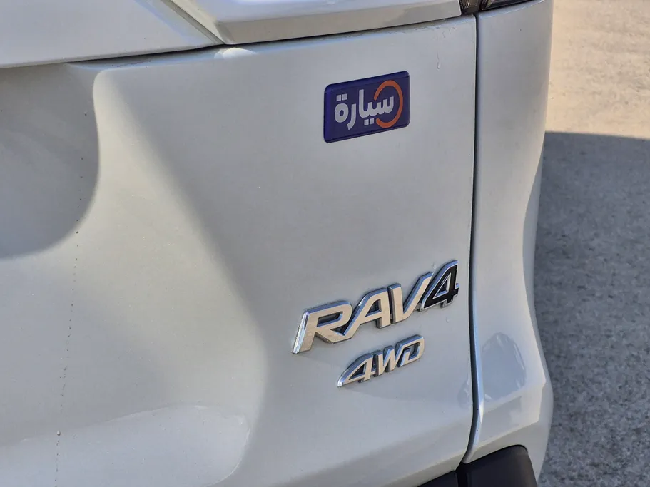 تويوتا راف فور LE 2023 