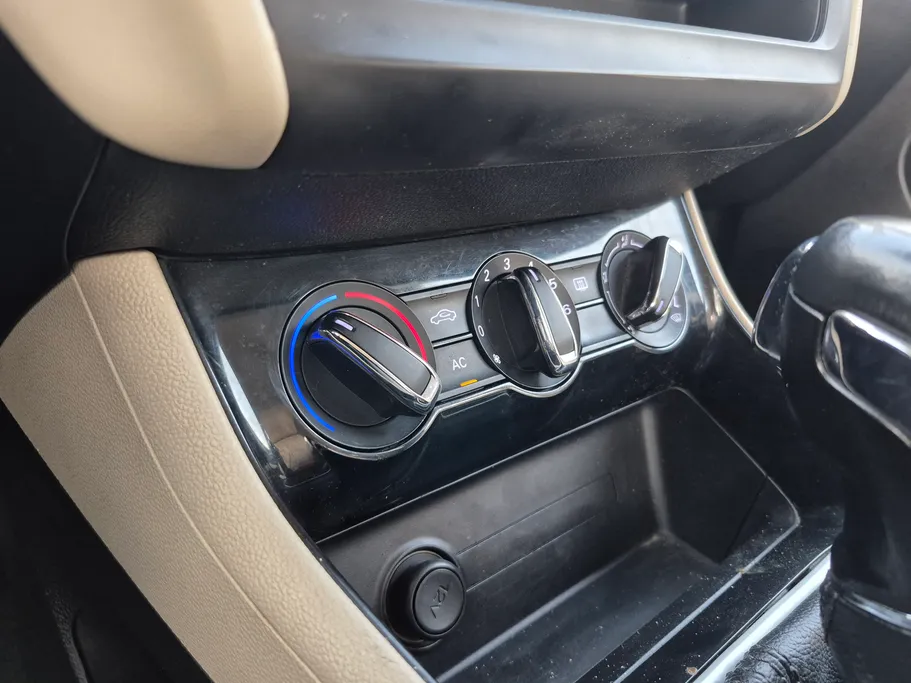 ام جي 5 STD 2022 