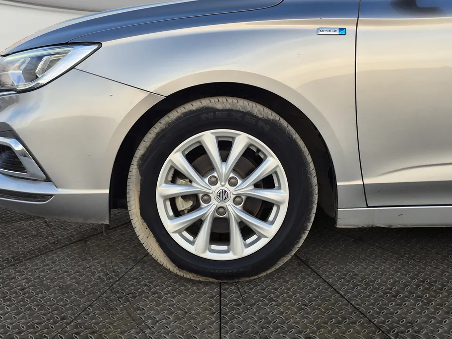 ام جي 5 STD 2022 