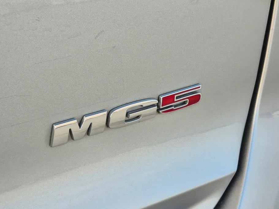 ام جي 5 STD 2022 