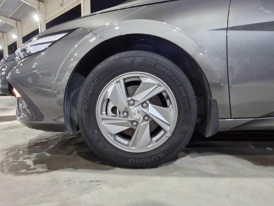 2024 Hyundai Elantra Smart 