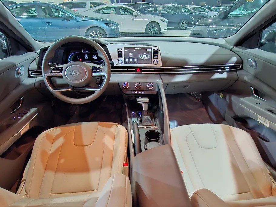 2024 Hyundai Elantra Smart 