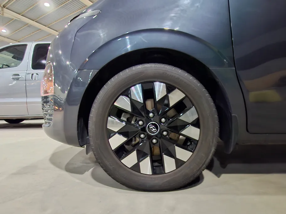 هيونداي ستاريا سمارت 11 مقاعد 2022 