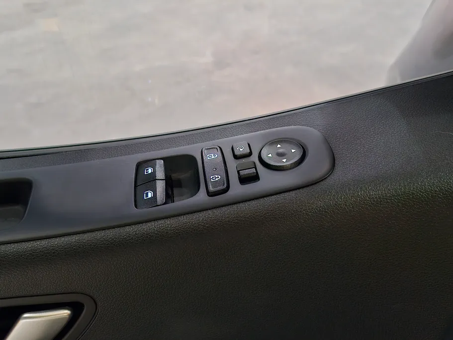 هيونداي ستاريا سمارت 11 مقاعد 2022 