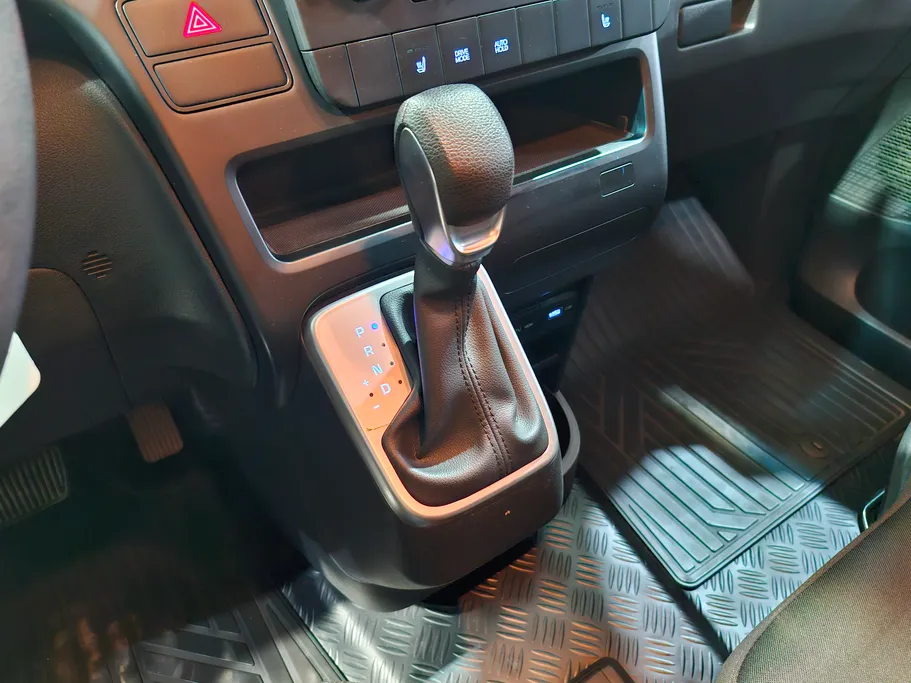 هيونداي ستاريا سمارت 11 مقاعد 2022 