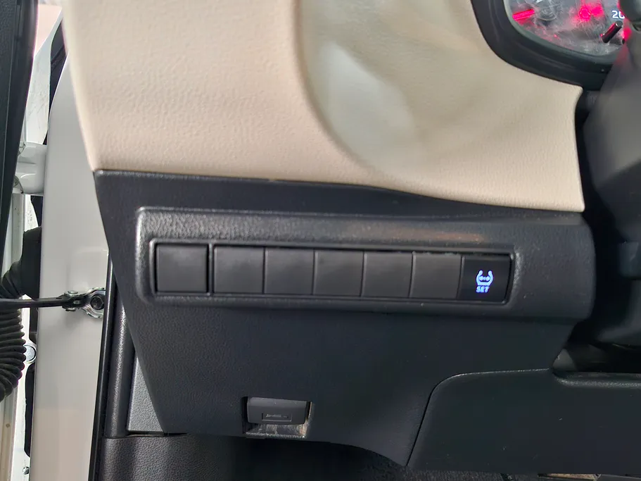 تويوتا كورولا XLI 2023 