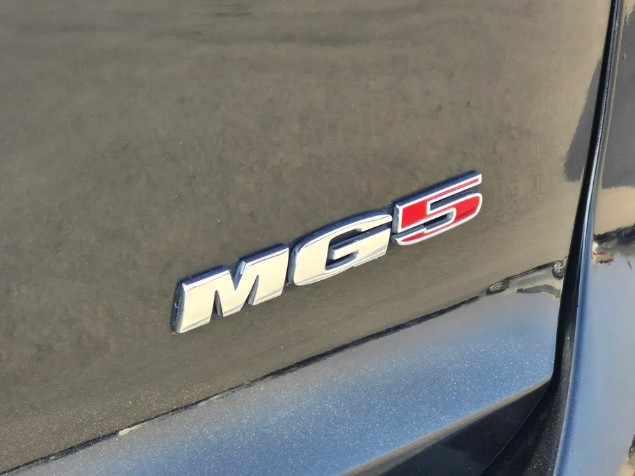 ام جي 5 STD 2022 