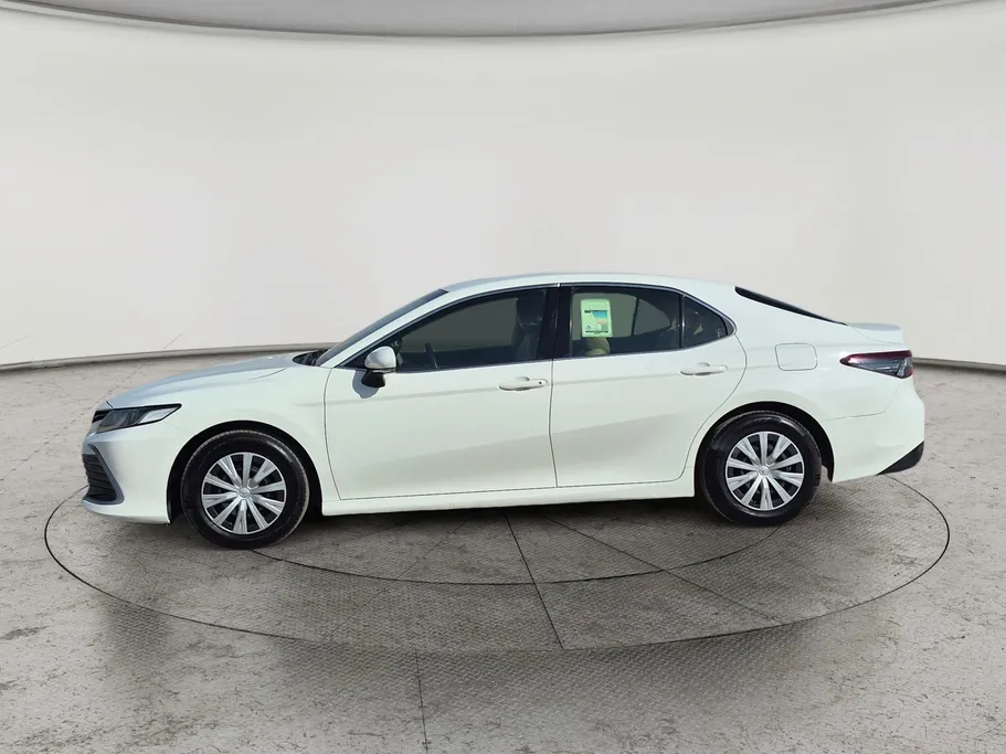 تويوتا كامري LE 2022 