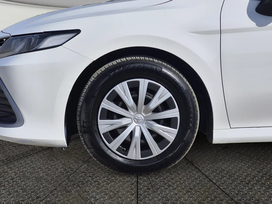 تويوتا كامري LE 2022 