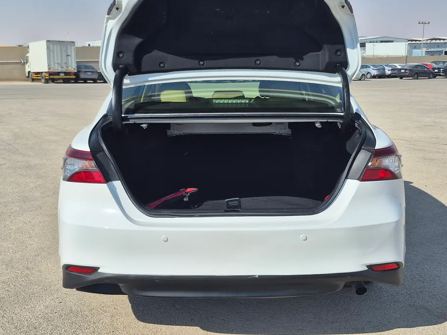 تويوتا كامري LE 2022 