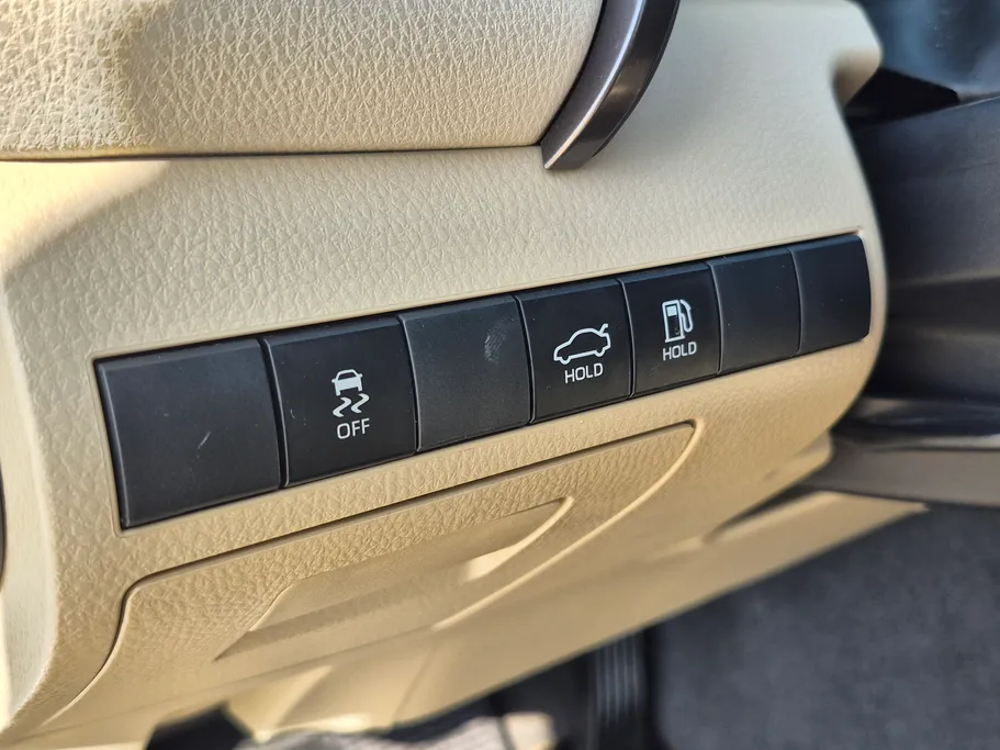 تويوتا كامري LE 2022 