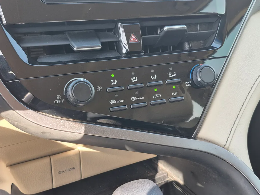 تويوتا كامري LE 2022 