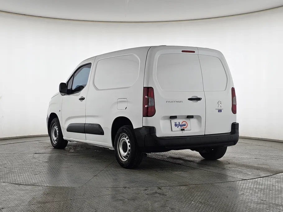 2022 Peugeot Partner Short van 