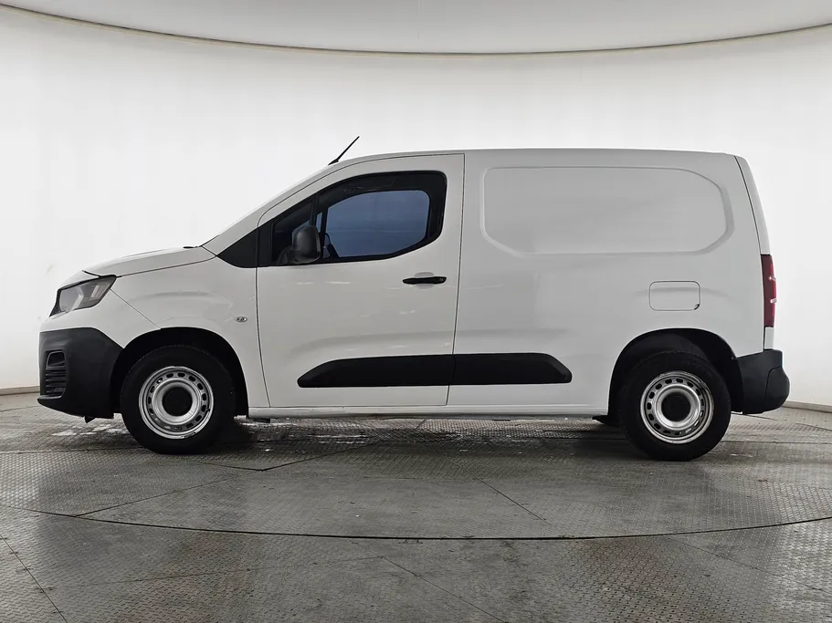 2022 Peugeot Partner Short van 