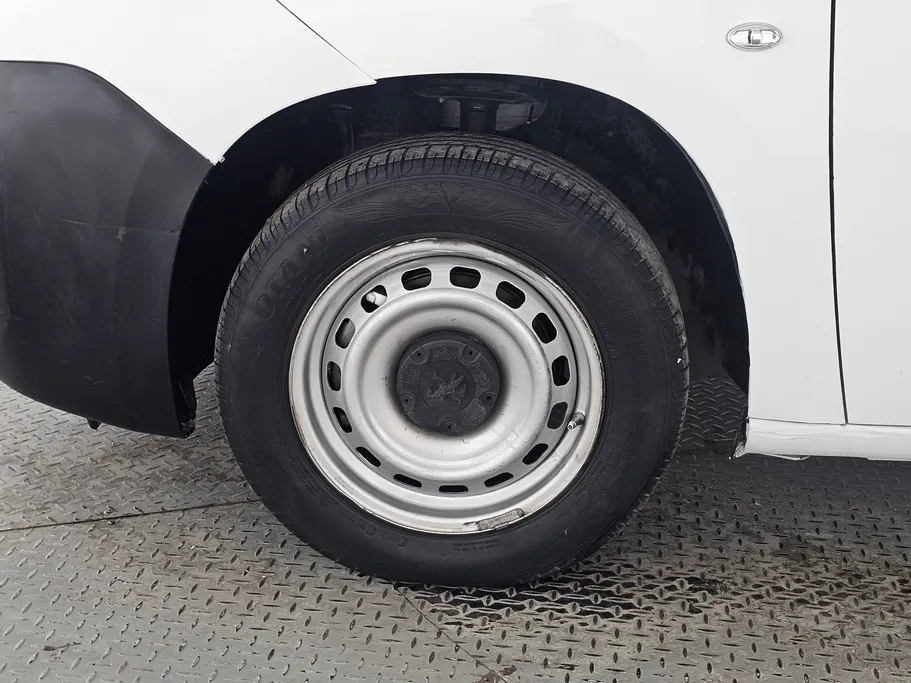 2022 Peugeot Partner Short van 