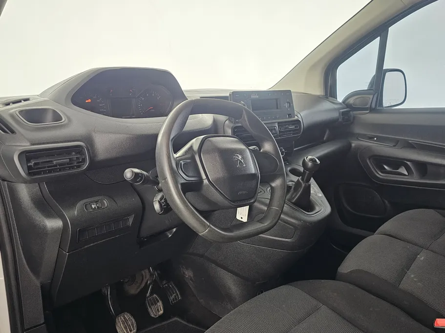 2022 Peugeot Partner Short van 