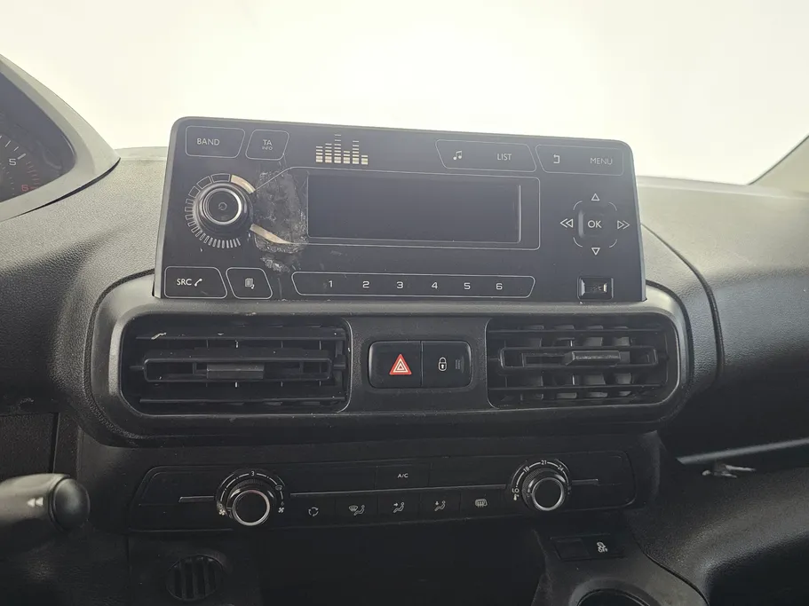 2022 Peugeot Partner Short van 