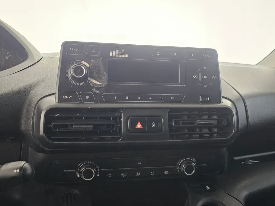 2022 Peugeot Partner Short van 