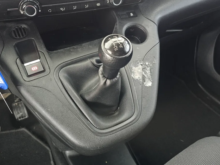 2022 Peugeot Partner Short van 