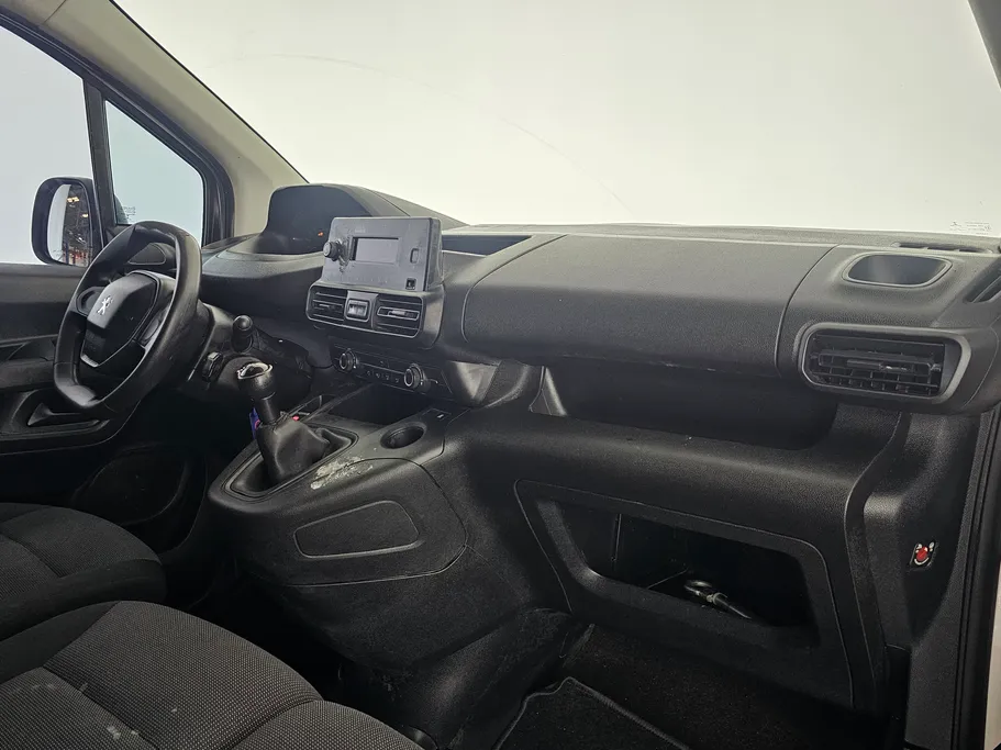2022 Peugeot Partner Short van 