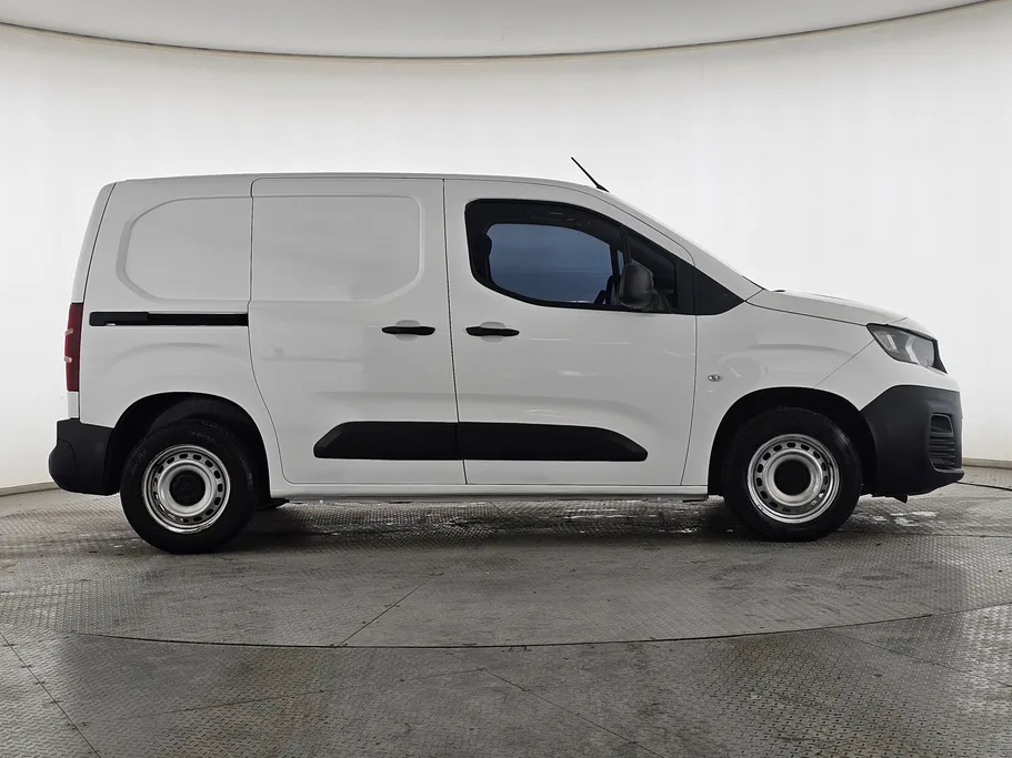 2022 Peugeot Partner Short van 