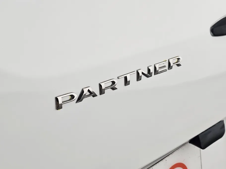 2022 Peugeot Partner Short van 