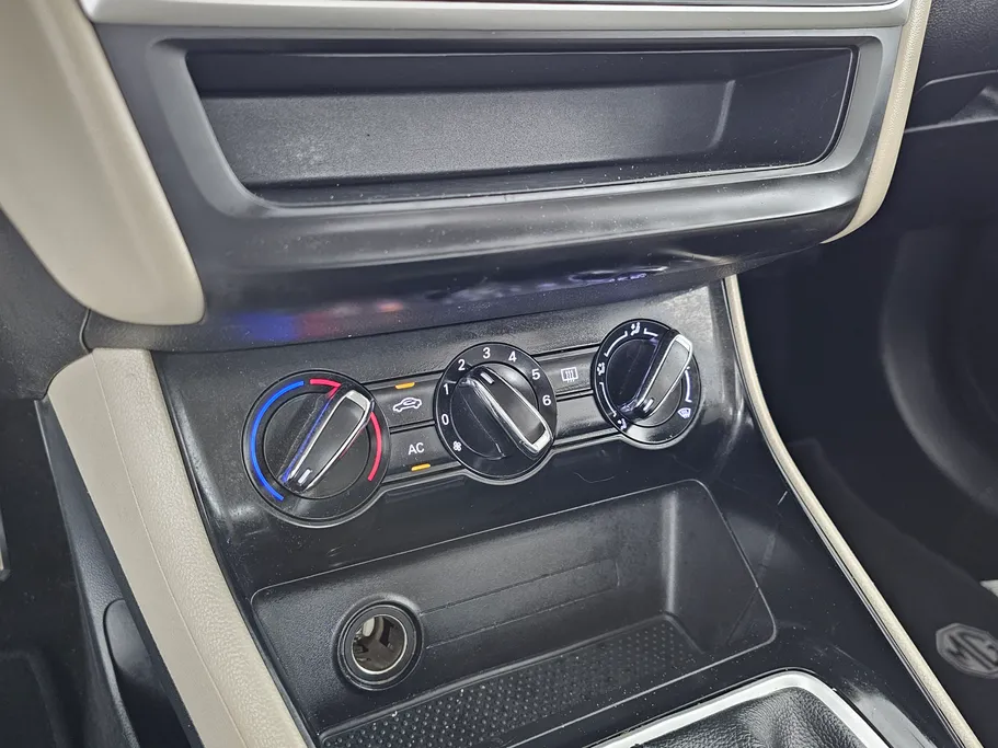 ام جي 5 STD 2022 