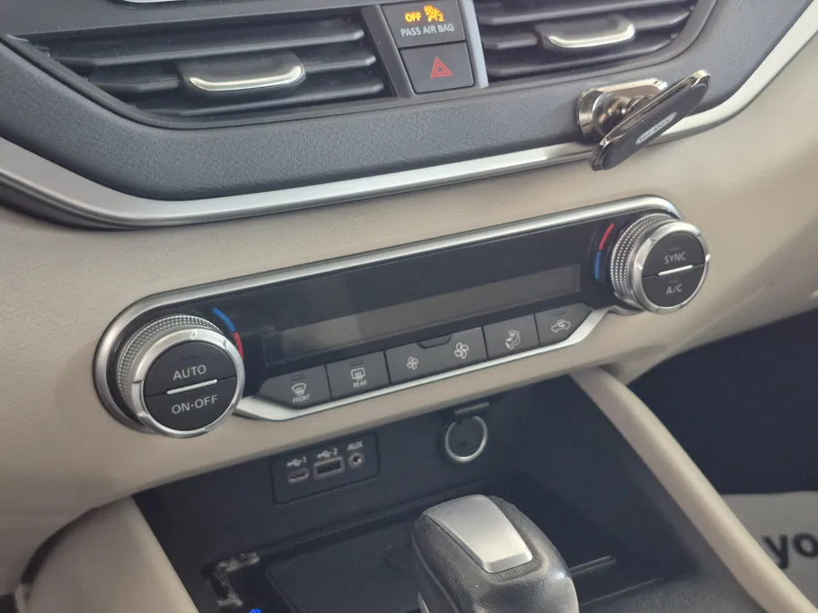 2022 Nissan Altima SV 