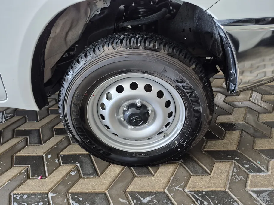 2025 Toyota Hilux GL2 