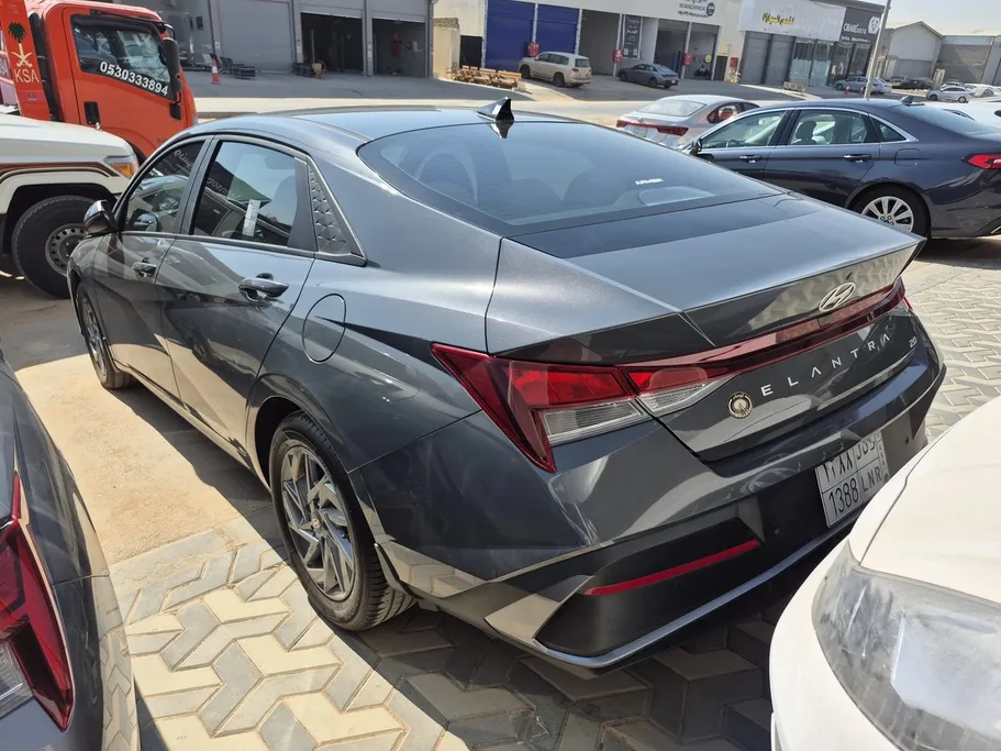 2025 Hyundai Elantra Smart 