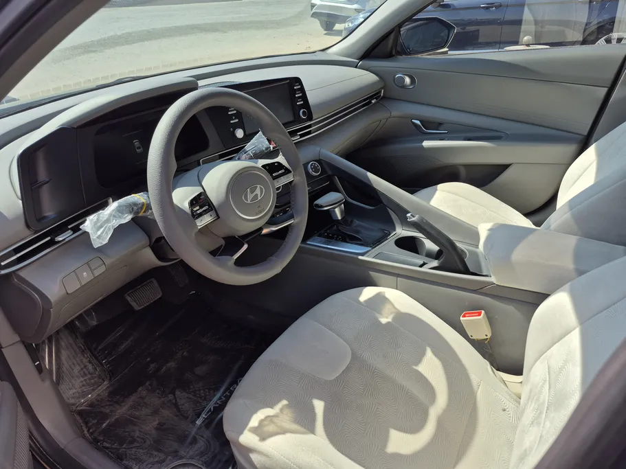 2025 Hyundai Elantra Smart 